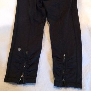 Lululemon crops size 8 with zipper detail